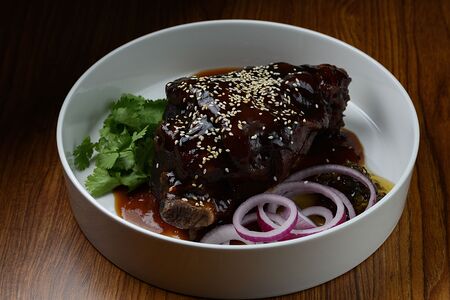 Запеченная свиная рулька в соусе Якитори