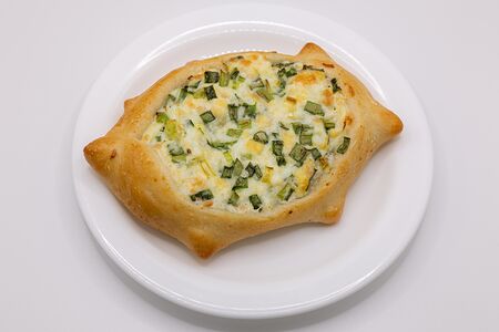 Лодочка с сыром и зеленым луком