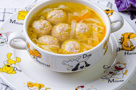 Детский куриный суп с фрикадельками