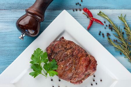 Стейк из cвинoй шеи