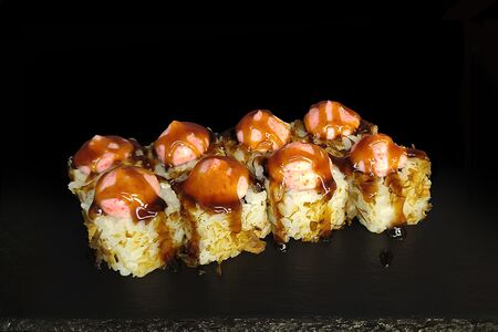 Хонсю с морским окунем и стружкой тунца