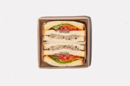 Японский сэндвич Сандо с тунцом