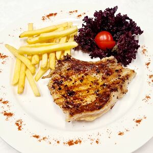 Эскалоп свиной с картофелем фри
