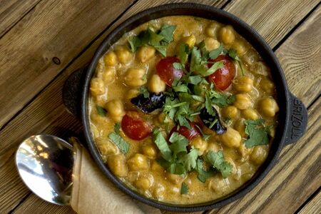 Пряный нут с карри и пастой Том Ям