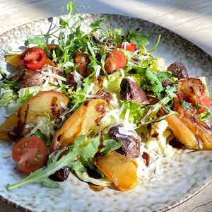 Теплый салат с куриной печенью