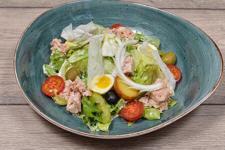 Салат с тунцом