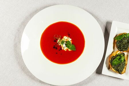 Суп-крем томатный со страччателлой