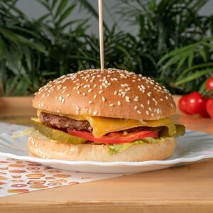 Бургер с говяжьей котлетой