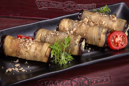 Рулетики из баклажанов