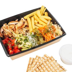 Шаверма на тарелке с картофелем фри