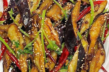 48 Баклажаны с помидорами в остром соусе