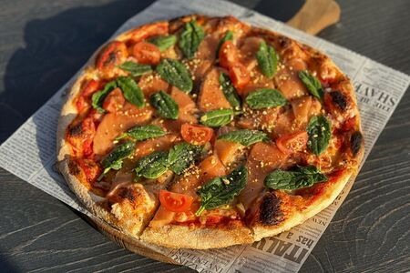 Пицца с лососем