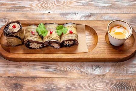 Рулетики из баклажанов с орехами