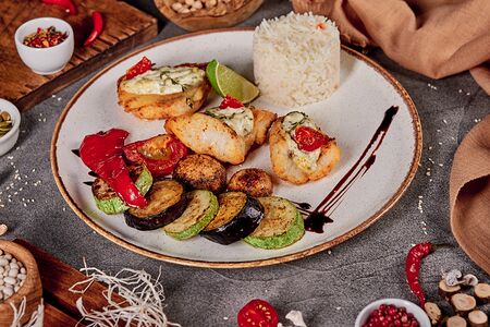 Палтус с печёными овощами