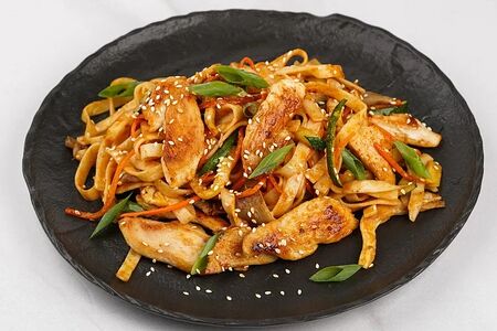 Удон с курицей в соусе Том ям