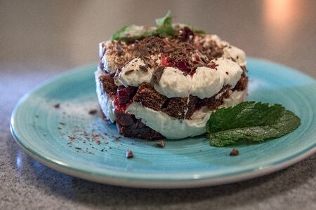 Десерт Черный лес с пломбирным кремом