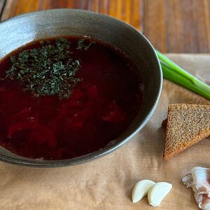 Борщ с говядиной и сметаной