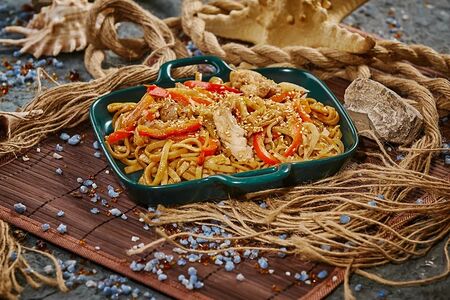 Удон с курицей и с овощами