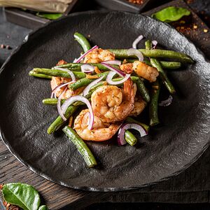 Жареные креветки со стручковой фасолью