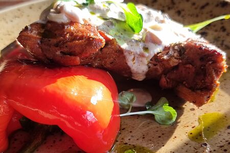 Антрекот на кости с соусом жюльен