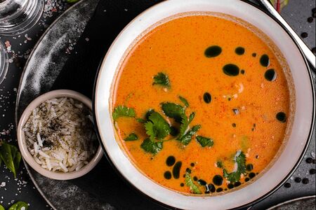 Том ям с морепродуктами