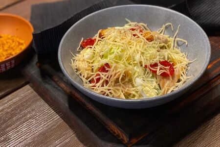Салат Цезарь с курицей