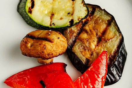 Тарелка с овощами гриль
