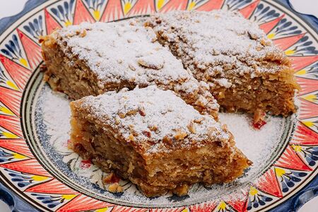 Пахлава с медом и орехами