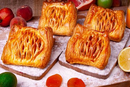 Слойка с абрикосом