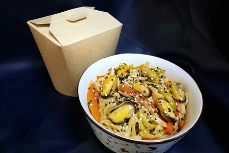 Удон с мидиями