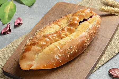 Пирожок с вишней