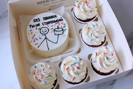 Набор из бенто торта и 5 капкейков Без паники, ты не старенький
