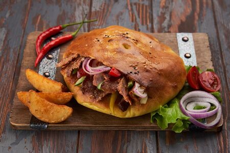 Шаурма в пите с ягненком и телятиной