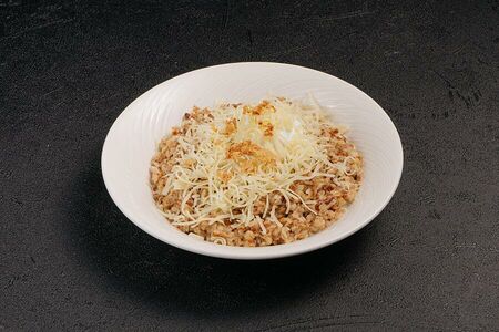 Гречневая каша с яйцом пашот и пармезаном