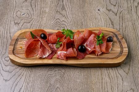 Прошутто крудо