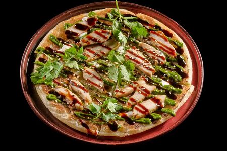 Лепешка роти с цыпленком, гуакамоле и кокосовым кремом