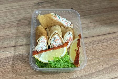 Блинчики с творожным сыром и семгой