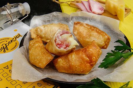 Чебурекми с моцареллой и ветчиной