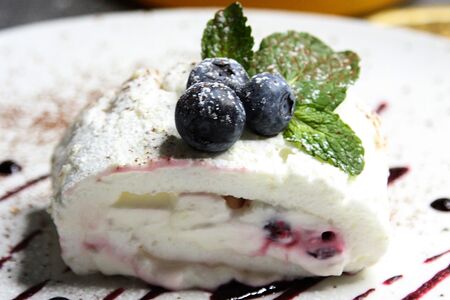 Меренговый рулет