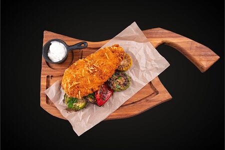 Шницель по-милански с овощами