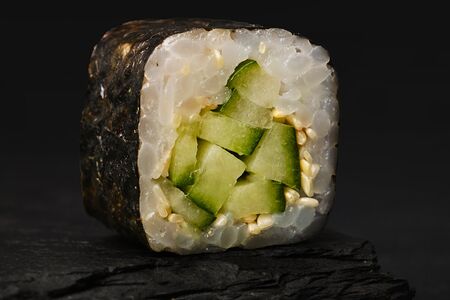 Ролл с огурцом