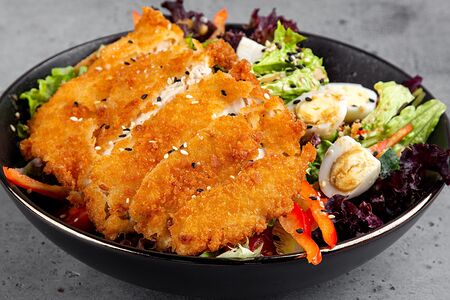 Теплый салат с цыпленком темпура