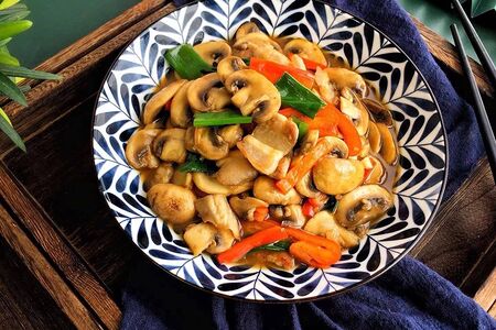 Жареные шампиньоны с чесноком