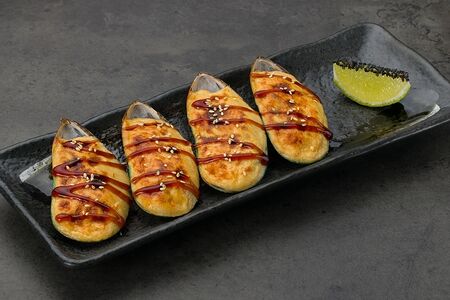 Запеченные Мидии с чесночно-сырным соусом