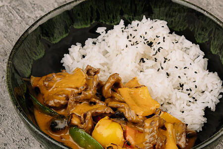 Говядина в красном соусе карри