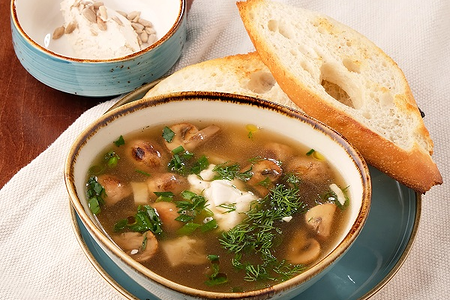 Грибница с белыми грибами и сметаной