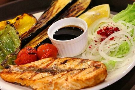 Стейк из сёмги с овощами