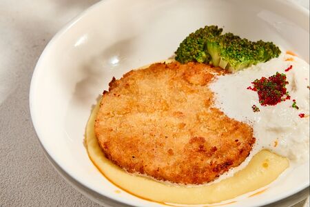 Большая Крабовая котлета с кокосовым пюре