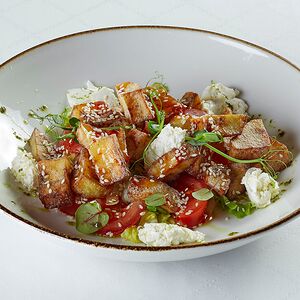 Овощной салат с хрустящим баклажаном