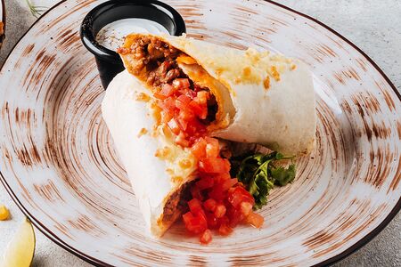 Бурито с курицей и говядиной